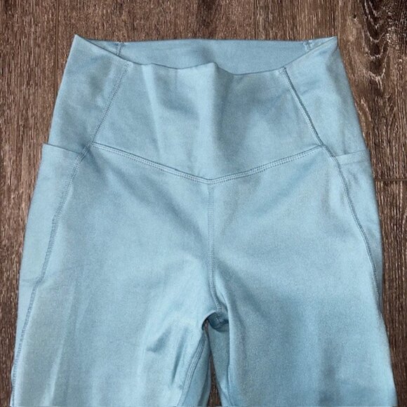 Yoga Pants Danskin Women 26x24 Cropped Legging Light BLUE Size Medium - Picture 2 of 4